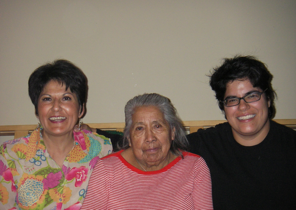 casey-cardoso-couch-with-mother-grandmother-lg